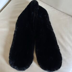 NWT F21 Black Faux Fur Scarf